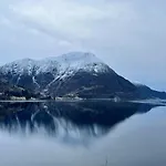 Hardangerfjord View - Luxury Fjord-side Σπίτι διακοπών Øystese