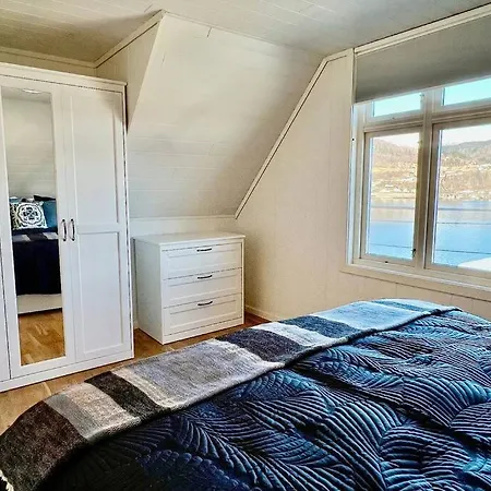 Hardangerfjord View - Luxury Fjord-side Holiday home *