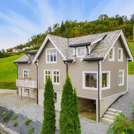Holiday home Hardangerfjord View - Luxury Fjord-side Oystese