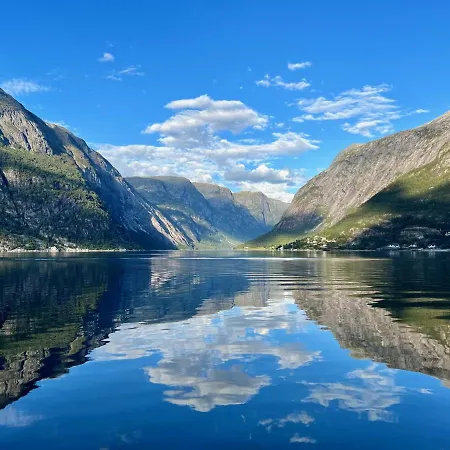 Hardangerfjord View - Luxury Fjord-side Σπίτι διακοπών Øystese