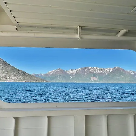 Hardangerfjord View - Luxury Fjord-side Holiday home