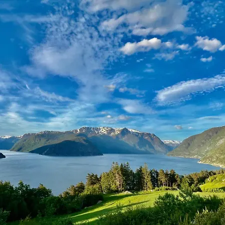 Hardangerfjord View - Luxury Fjord-side