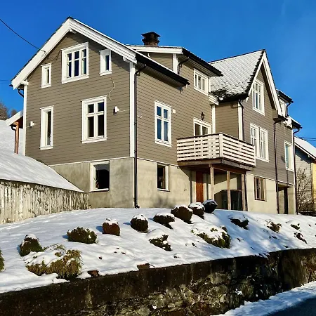 Hardangerfjord View - Luxury Fjord-side Holiday home *