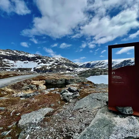 Hardangerfjord View - Luxury Fjord-side Holiday home Oystese