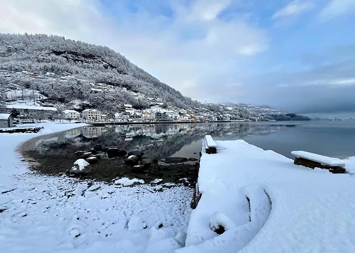 Hardangerfjord View - Luxury Fjord-side Øystese