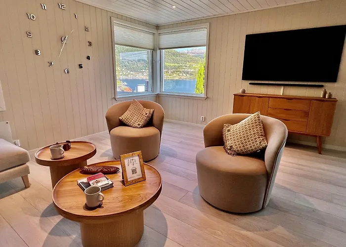 Hardangerfjord View - Luxury Fjord-side Øystese