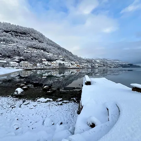 Hardangerfjord View - Luxury Fjord-side Øystese