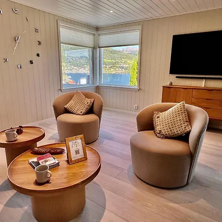Hardangerfjord View - Luxury Fjord-side Øystese