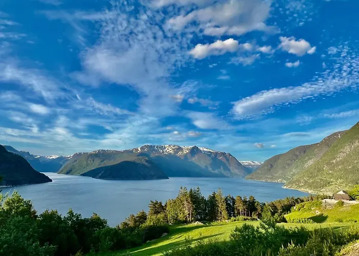 Hardangerfjord View - Luxury Fjord-side